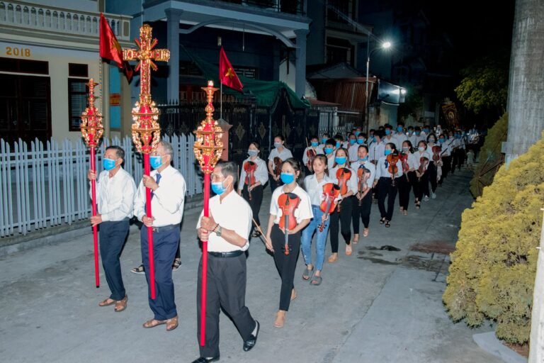 HỘI NHẠC NHẸ GIÁO XỨ XUÂN DỤC CUNG NGHINH THÁNH QUAN THẦY VINH SƠN VỀ NHÀ ÔNG TRƯỞNG TÂN