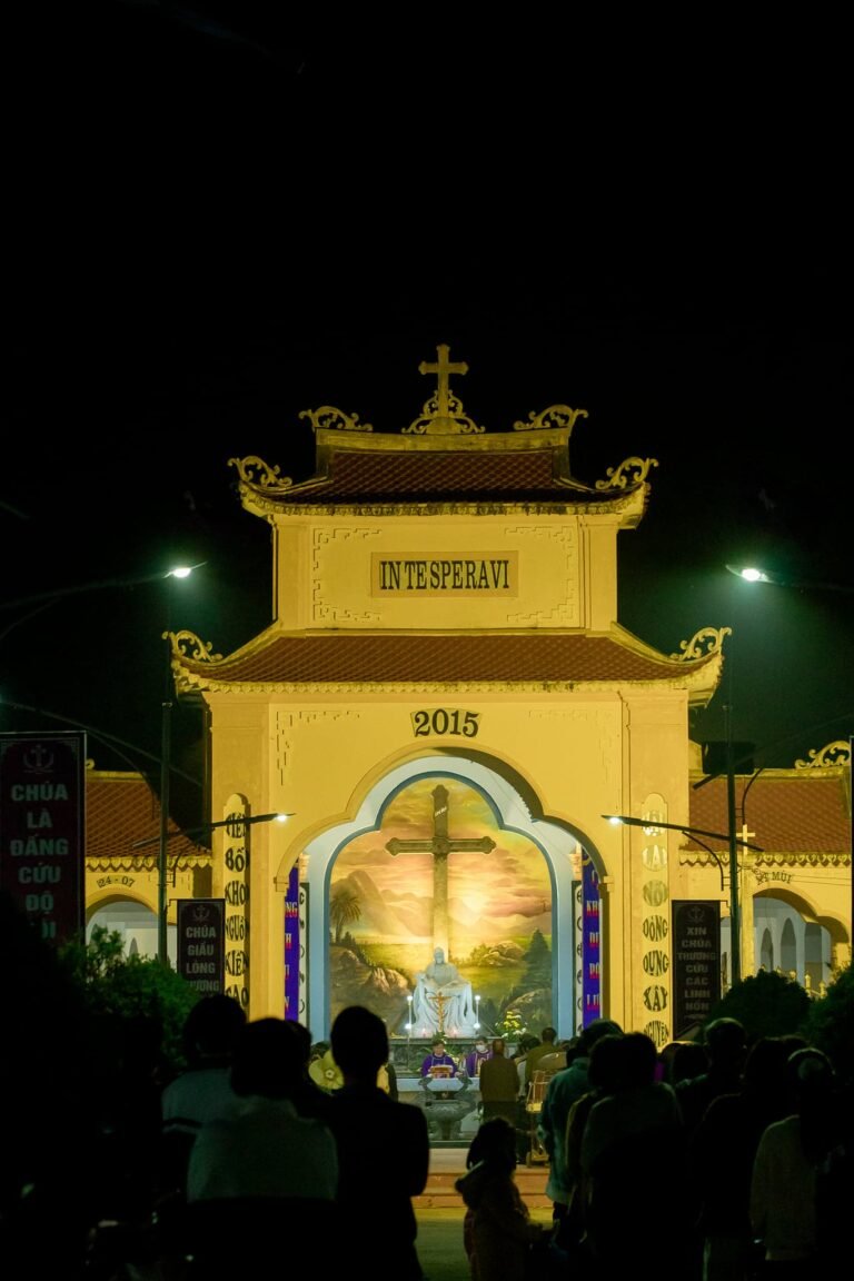 THÁNH LỄ CẦU NGUYỆN  CHO CÁC ĐẲNG LINH HỒN 02.11.2021