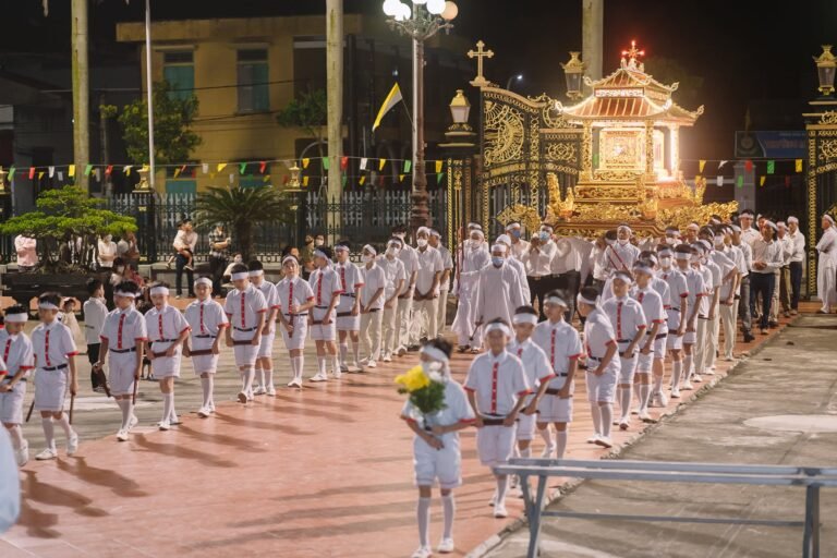 THỨ 6 TUẦN THÁNH NGUYỆN NGẮM VÀ TÁNG XÁC CHÚA GIÊ-SU