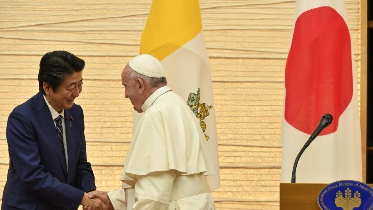 PopeFrancis-ShinzoAbe.jpeg