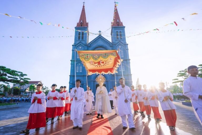 GX CUNG NGHINH THÁNH THỂ CÁC EM RƯỚC LỄ LẦN ĐẦU 2022
