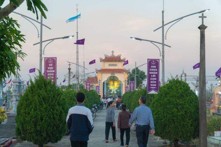 THÁNH LỄ CẦU NGUYỆN CHO CÁC ĐẲNG LINH HỒN 02.11.2022
