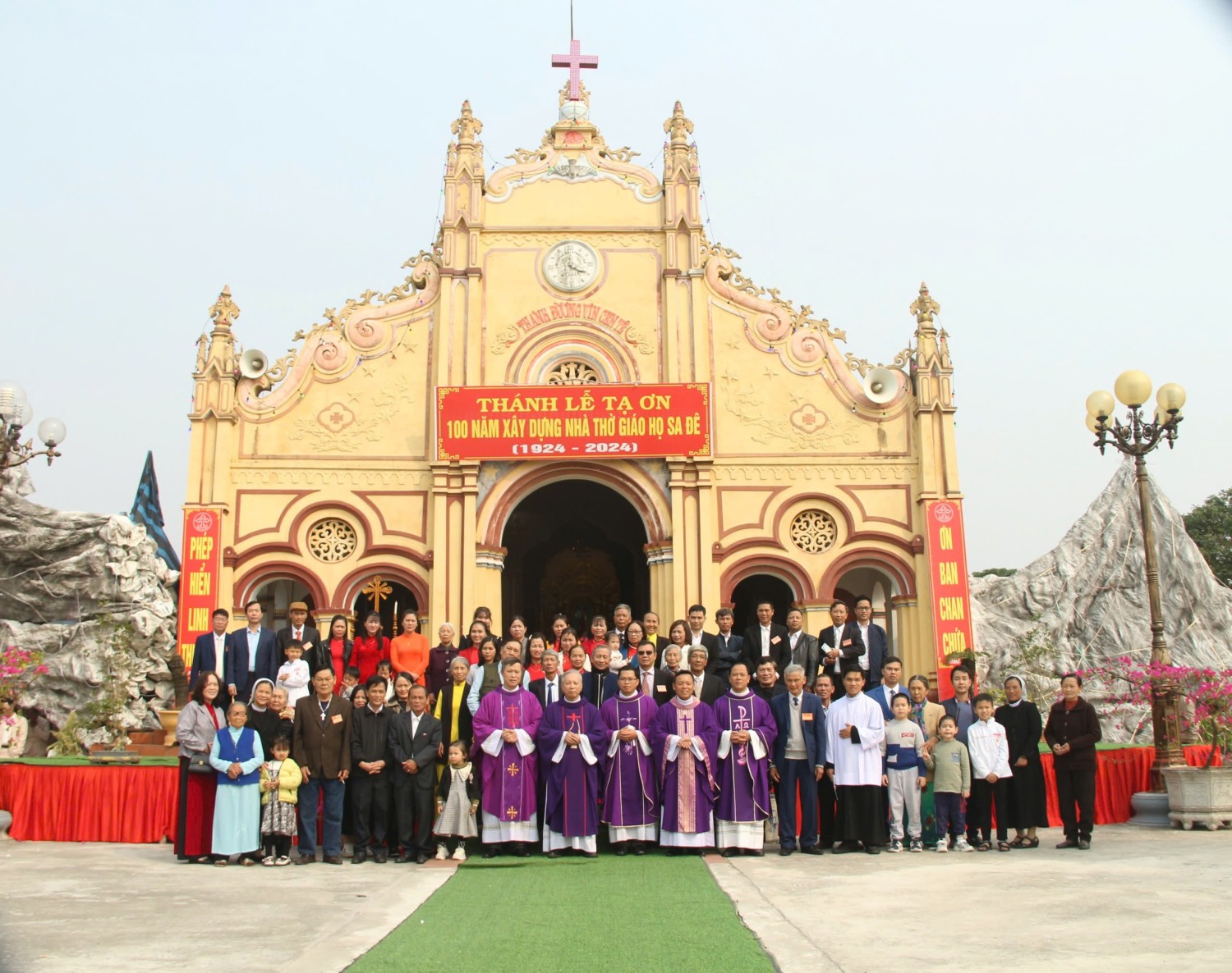 Read more about the article Giáo họ Sa Đê mừng thánh đường 100 tuổi