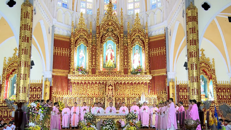 Tuần chầu giáo xứ Xuân Dương: Niềm vui thánh thiện