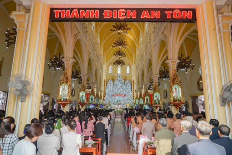 Phú Hương: 47 em lãnh nhận ấn tín Chúa Thánh Thần