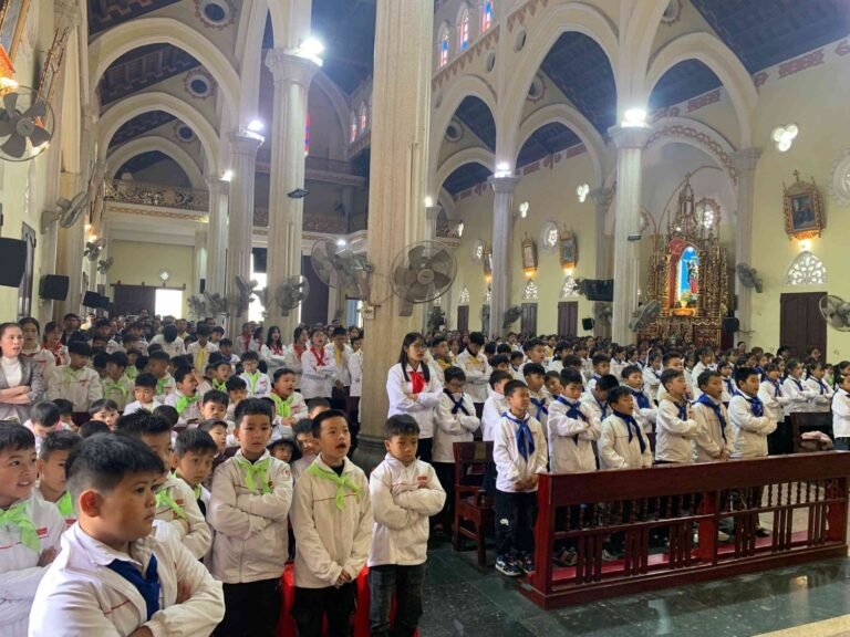 Giáo xứ Lục Phương: Thánh lễ chính tiệc tuần chầu