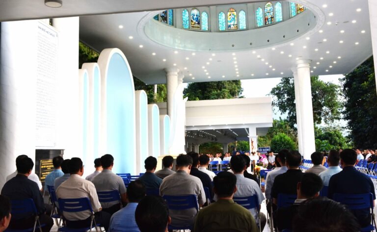 Các linh mục phó xứ Tổng Giáo phận Sài Gòn hành hương Năm Thánh 2025