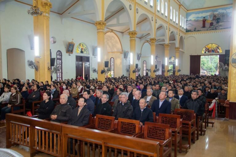 Gia trưởng và hiền mẫu hạt Tứ Trùng hành hương