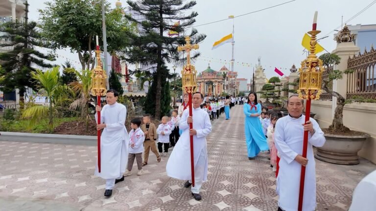 Định Hải, tuần chầu để nhận ra chính mình