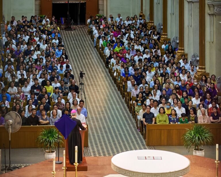 Tĩnh tâm Mùa Chay 2025 tại nhà thờ chánh toà Đức Bà Sài Gòn