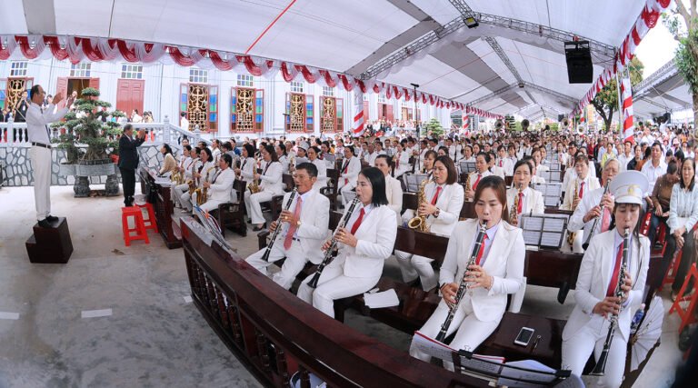 Chùm ảnh đẹp lễ Truyền Dầu giáo phận Bùi Chu