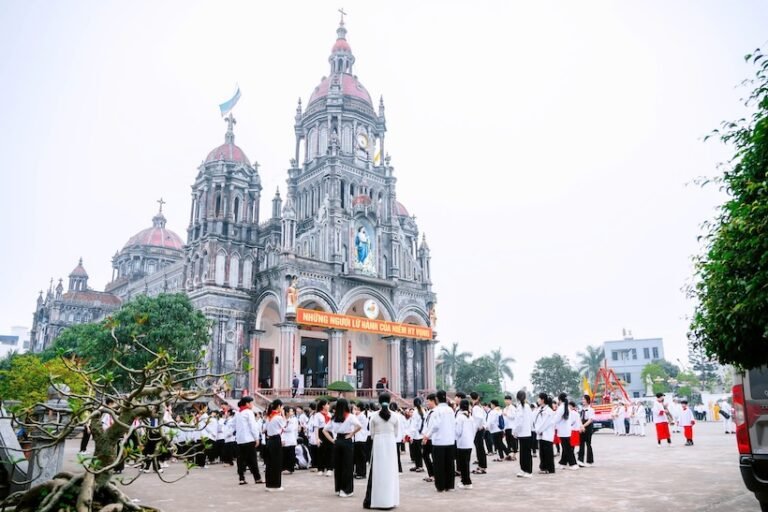 Giáo xứ Hoà Định hành hương Năm Thánh 2025