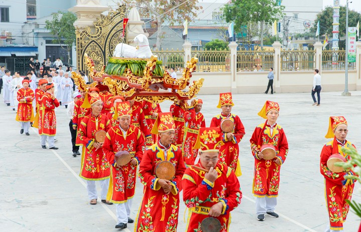 Read more about the article Giáo xứ Đại Đồng: Tam Nhật Thánh và Phục sinh