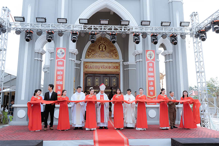 Read more about the article Thánh lễ tạ ơn nhà thờ mới Vân Đình