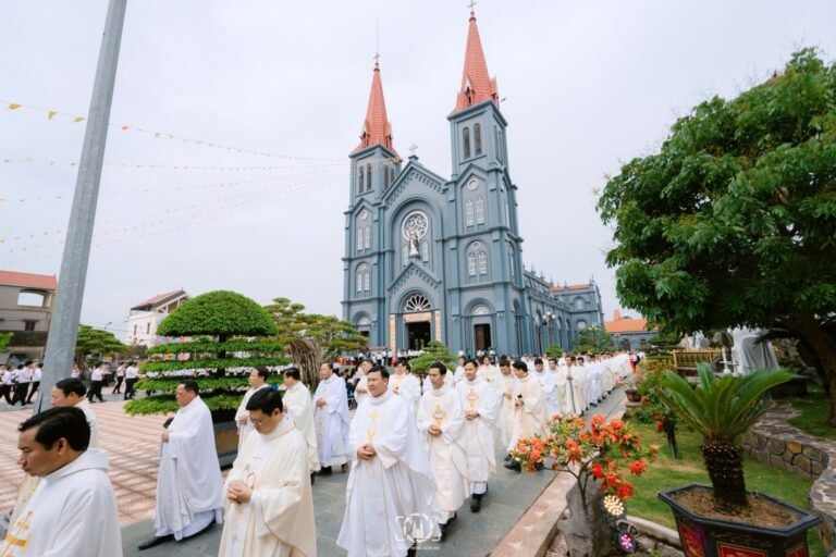 Cha mới Vinhsơn Trần Văn Chung tạ ơn 