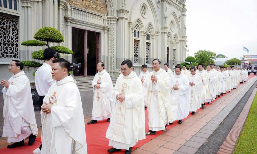Read more about the article Cha GB. Ngô Cao Dũng tạ ơn thiên chức linh mục