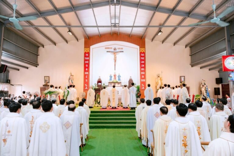 Cha Đaminh Ngô Văn Giang dâng lễ đầu đời linh mục