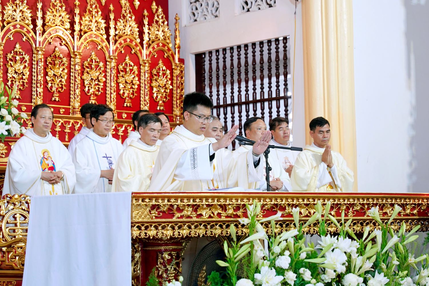 Read more about the article Tân linh mục Phêrô Nguyễn Văn Đoàn dâng lễ tạ ơn