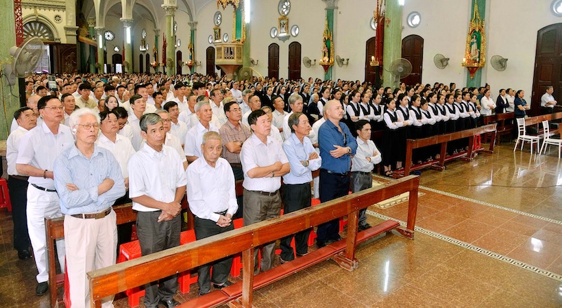 Read more about the article Sa Châu mừng kính thánh Giuse và tuần chầu