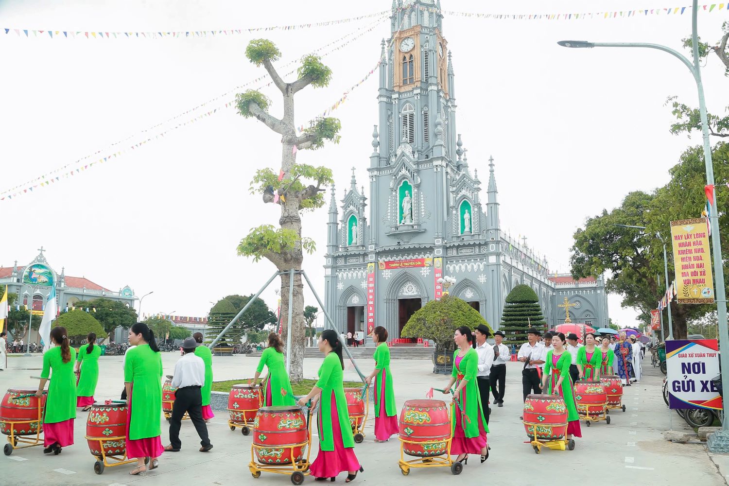 Read more about the article Huynh đoàn hạt Tứ Trùng hành hương Năm Thánh