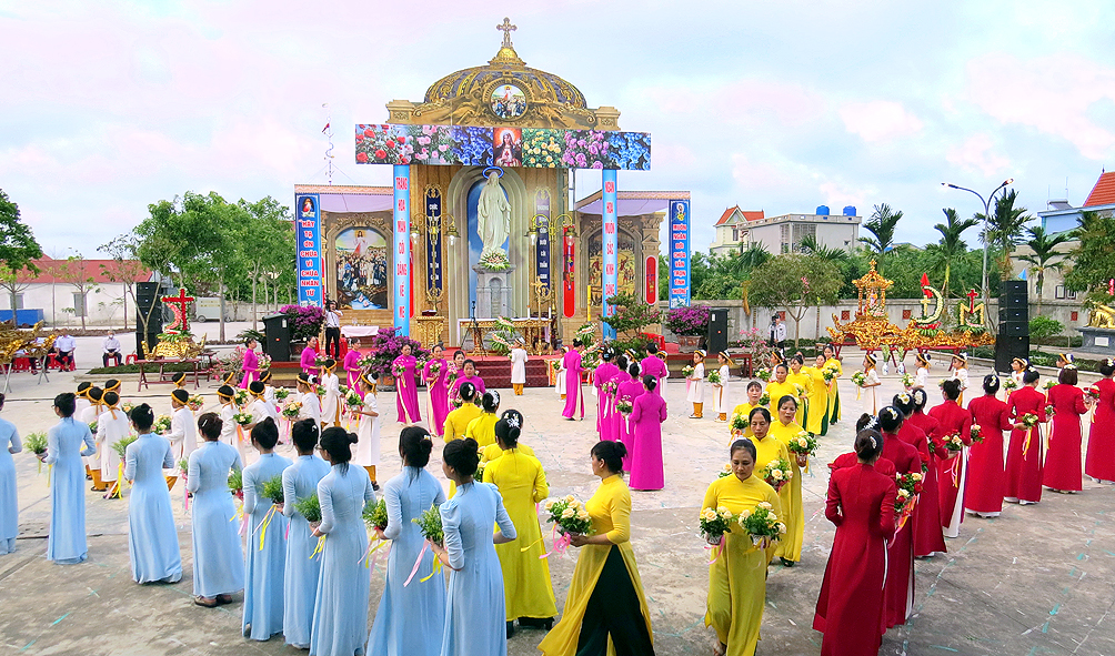 Read more about the article Giáo họ Đồng Tâm đồng tiến hoa kính Đức Mẹ