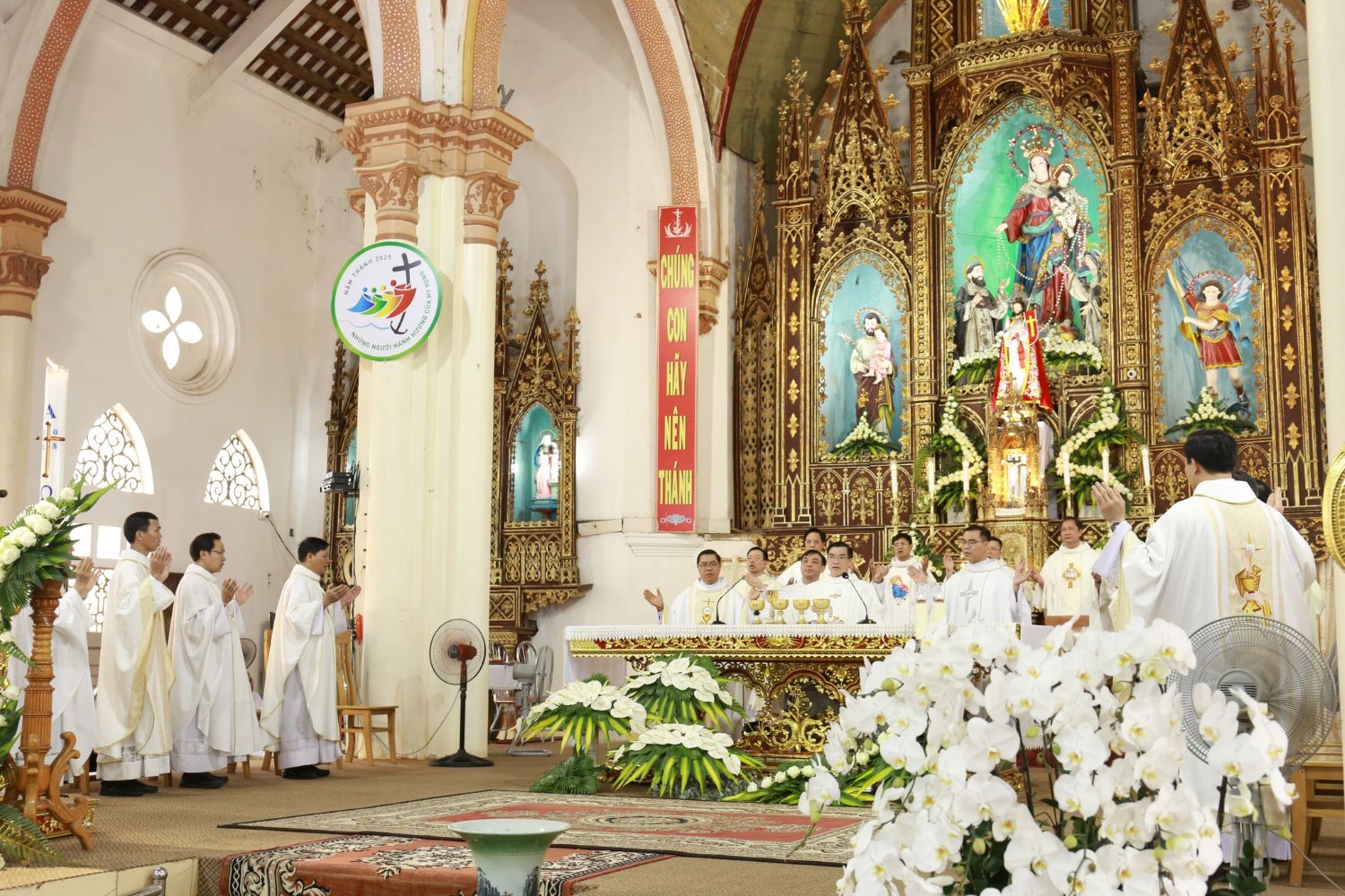 Read more about the article Giáo xứ Tứ Trùng: Hồng ân Lòng Chúa Thương Xót
