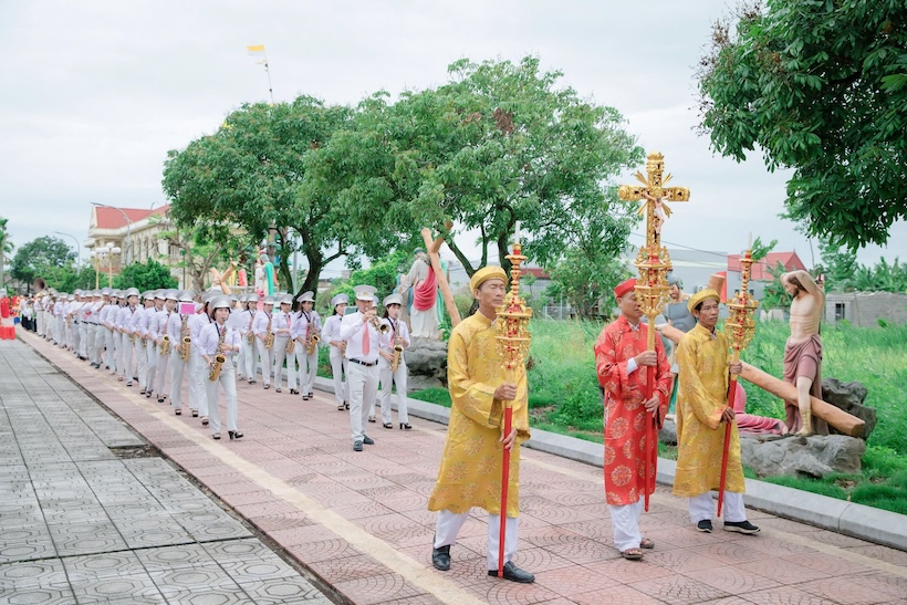 Read more about the article Gx. Quần Vinh: Thánh lễ Chính tiệc ngày chầu lượt