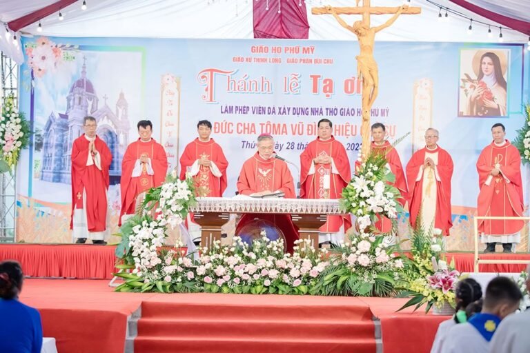 Thánh lễ làm phép đá xây dựng nhà thờ họ Phú Mỹ