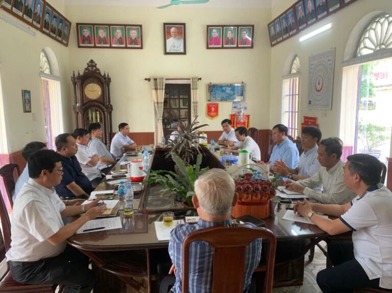 Giáo sĩ hạt Phú Nhai tĩnh tâm tháng Sáu