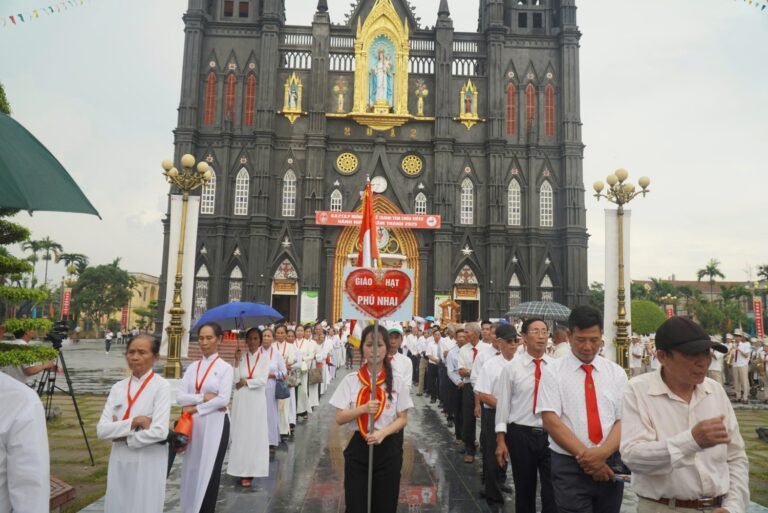 Gia đình Phạt tạ Thánh Tâm Giáo phận hành hương