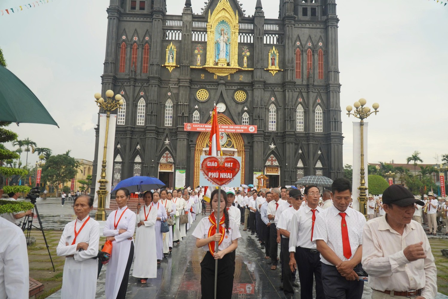 Read more about the article Gia đình Phạt tạ Thánh Tâm Giáo phận hành hương