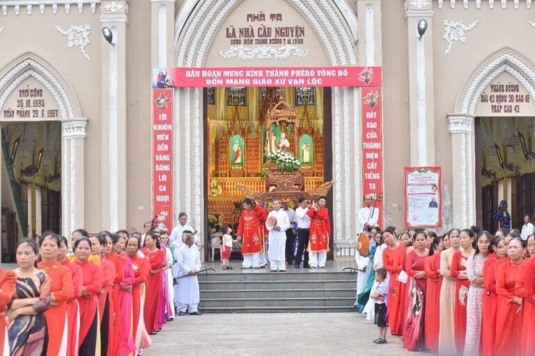 Giáo xứ Vạn Lộc mừng lễ quan thầy Phêrô 