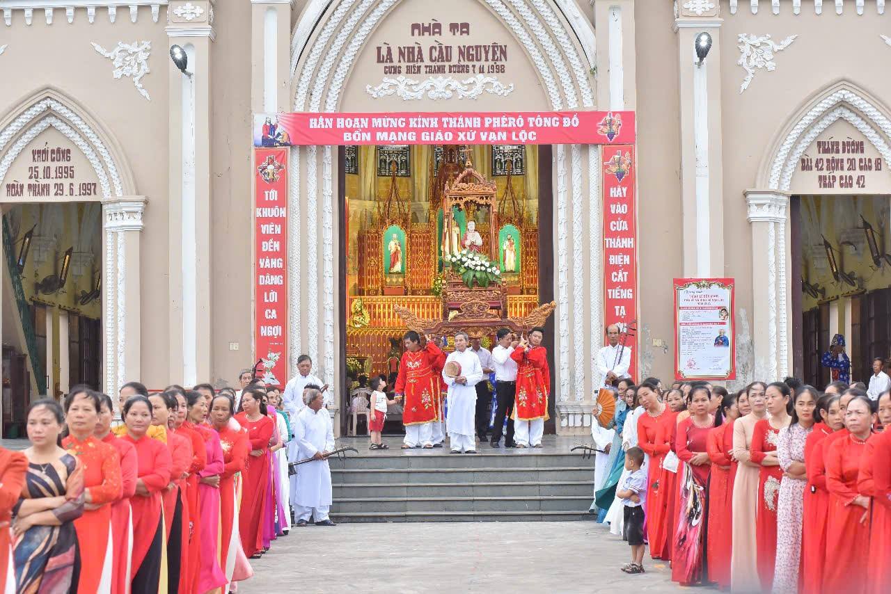 Read more about the article Giáo xứ Vạn Lộc mừng lễ quan thầy Phêrô 