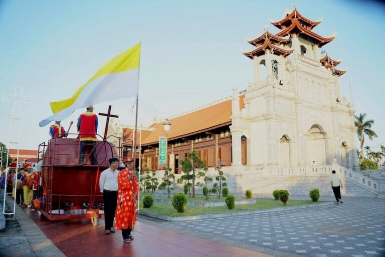 Tây Mỹ thay mặt giáo phận Chầu Lượt