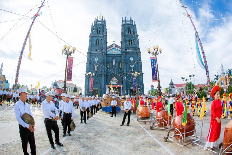 Tân Gx. Thanh Nhang mừng quan thầy và chầu lượt