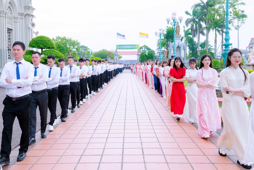 Read more about the article Kiên Lao: 212 thiếu nhi được Thêm sức