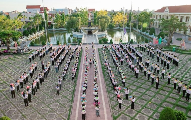 Gx Quần Vinh: Thiếu nhi Xưng tội và Rước lễ lần đầu