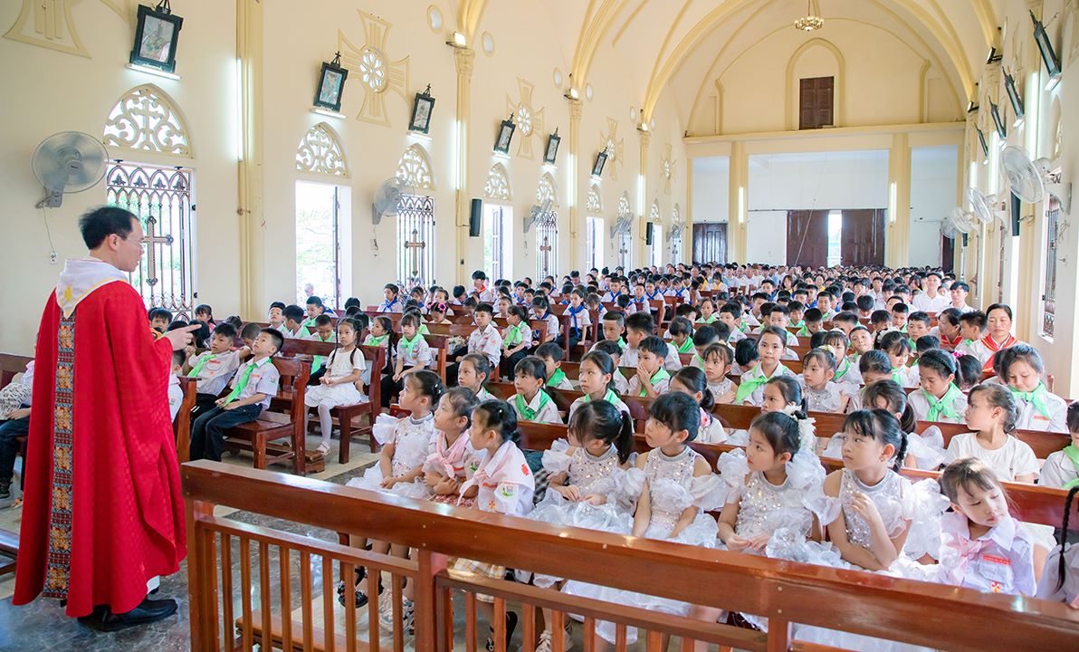 Read more about the article Phúc Đông: Giáo lý viên hân hoan mừng quan thầy