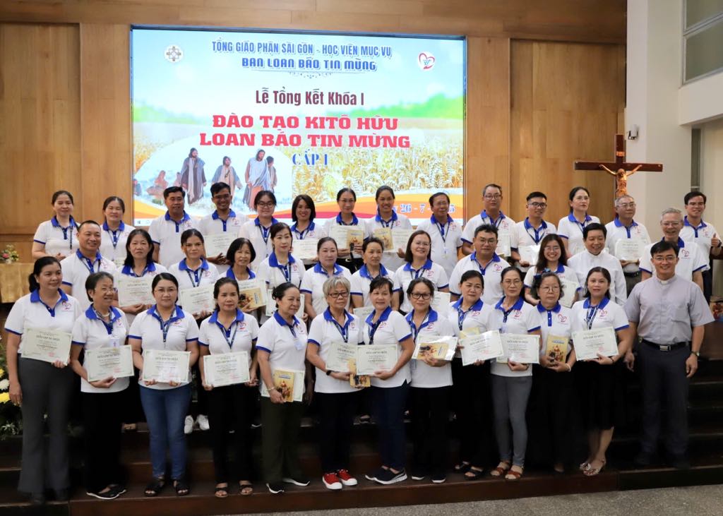 Read more about the article Ban Loan Báo Tin Mừng TGP: Tổng kết Khóa I – Trao chứng chỉ và Tuyên hứa