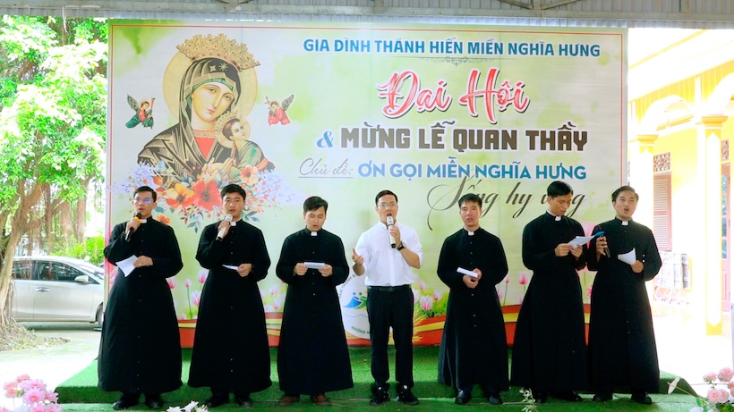 Read more about the article Gia đình Thánh Hiến Nghĩa Hưng mừng bổn mạng