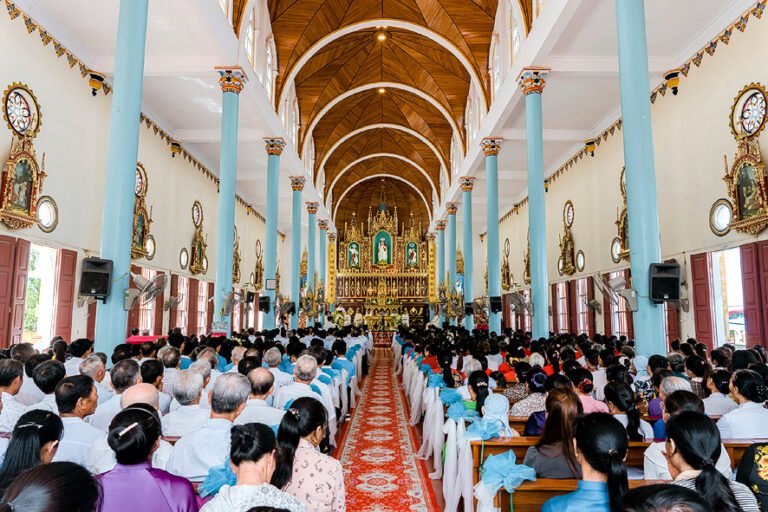 Tân giáo xứ Giáo Phòng đón cha xứ tiên khởi