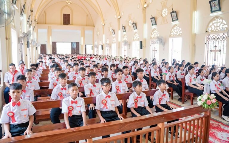 135 em lãnh nhận Bí tích Thêm sức tại Gx Phúc Đông