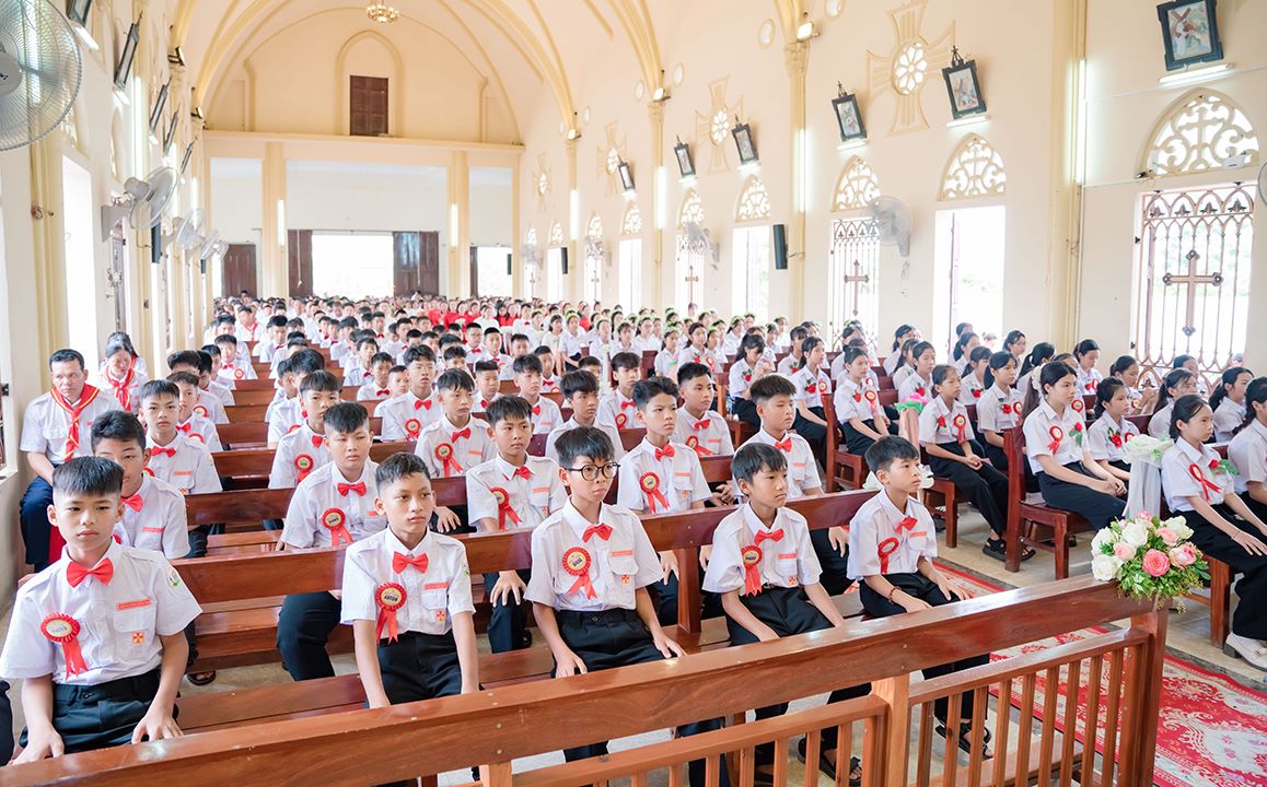 Read more about the article 135 em lãnh nhận Bí tích Thêm sức tại Gx Phúc Đông