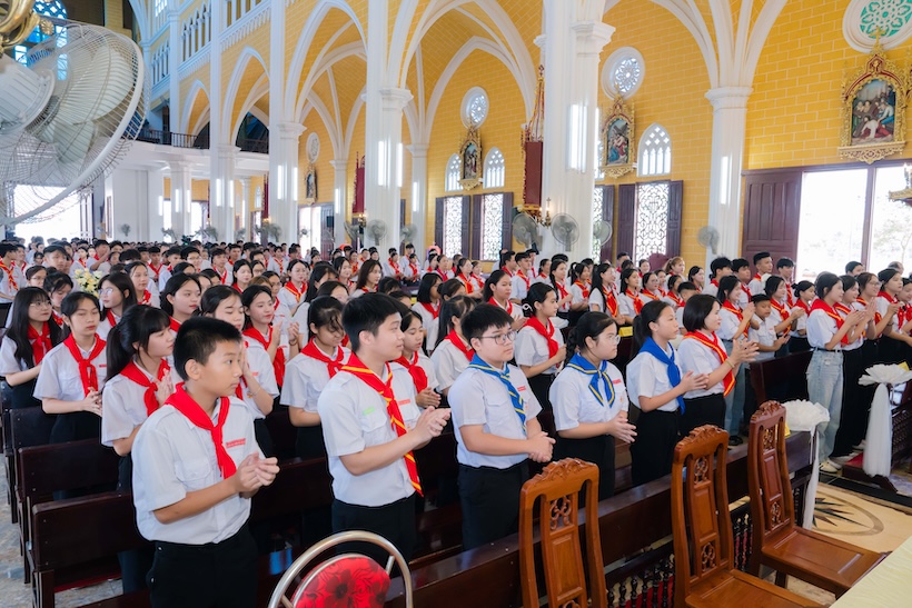 Read more about the article Giáo lý viên hạt Bùi Chu hành hương Năm Thánh