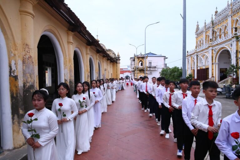 Tân Lý – Rước lễ Lần đầu và tuyên hứa Bao đồng