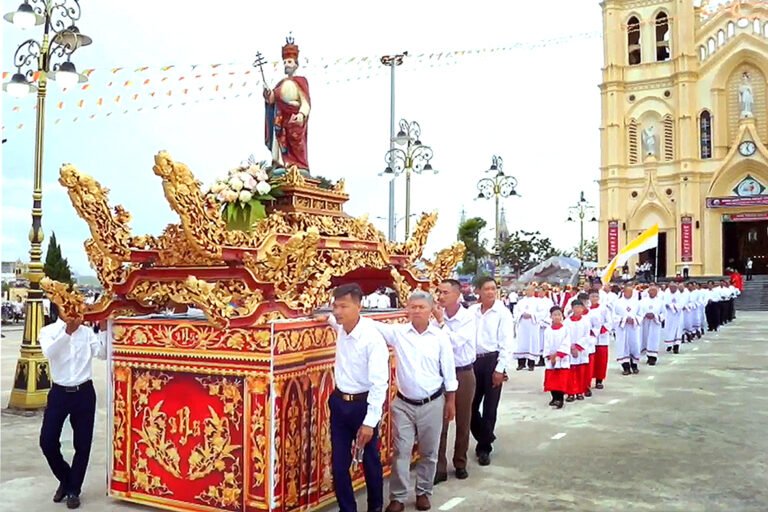 Giáo họ Lục Thủy mừng lễ Thánh Phêrô và Phaolô