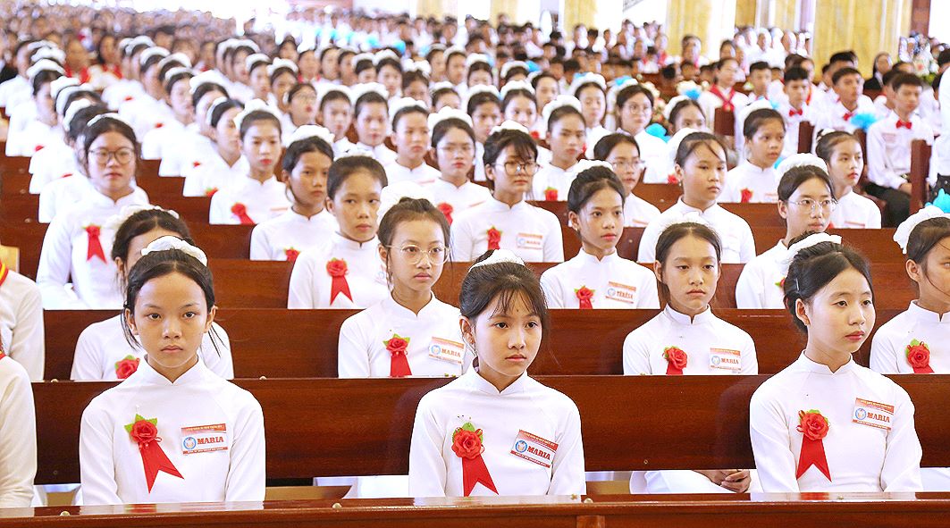 Read more about the article 128 em lãnh nhận Bí tích Thêm sức tại Gx. Đại Đồng