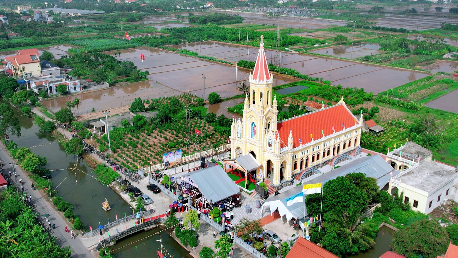 Read more about the article Giáo họ Phêrô, xứ Tứ Trùng khánh thành nhà thờ