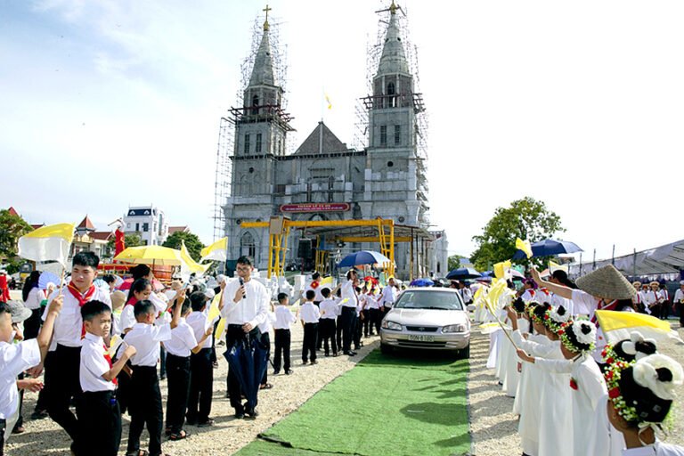 Phú Thọ: Khánh thành nhà Giáo lý & 71 thiếu nhi xưng tội rước lễ lần đầu