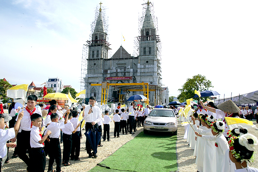 Read more about the article Phú Thọ: Khánh thành nhà Giáo lý & 71 thiếu nhi xưng tội rước lễ lần đầu